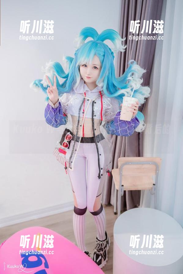 Kuuko W Kuuko W与水的邂逅:泳池写真背后的隐秘